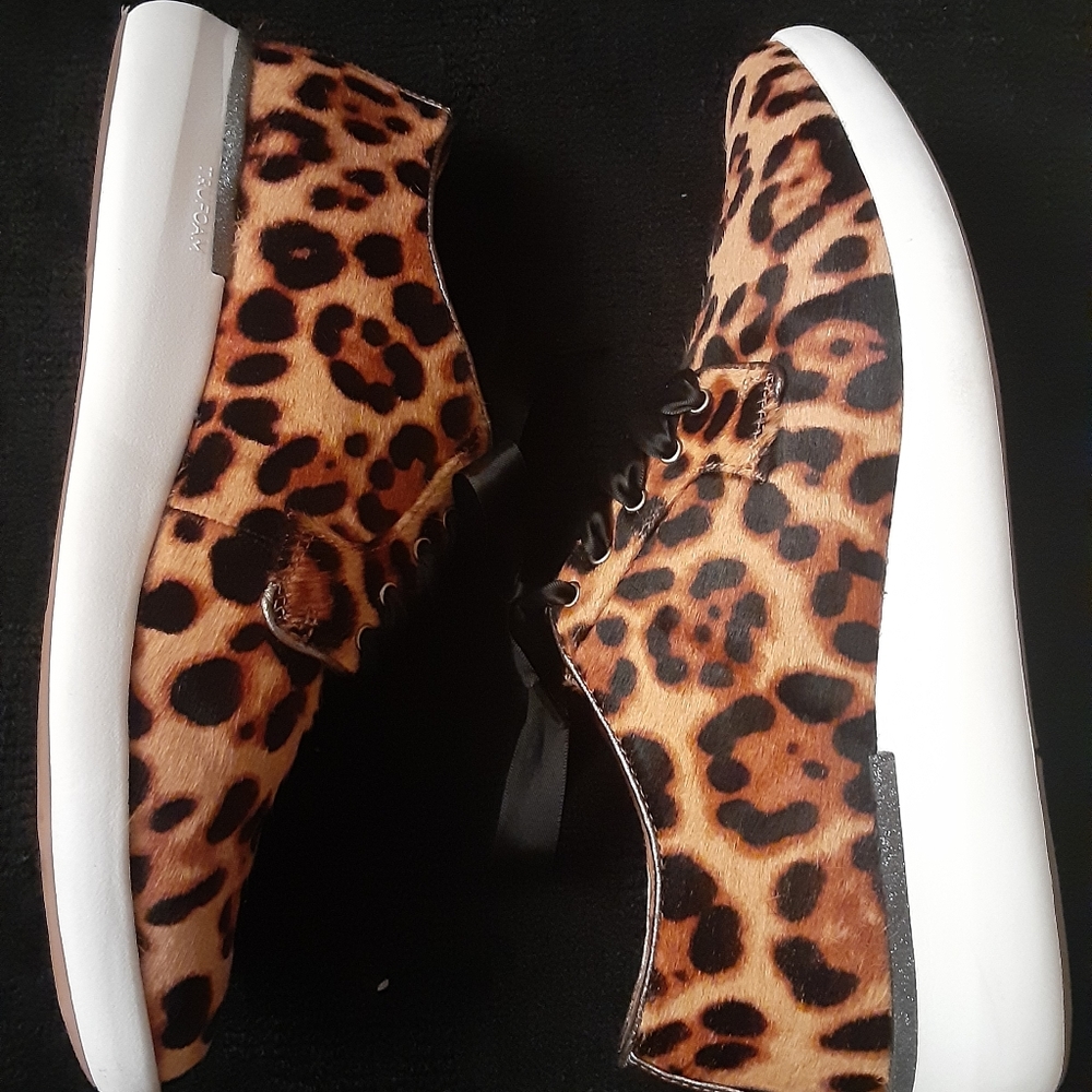 Johnston & Murphy Leopard Print Sneakers with Black Accents - Picture 3 of 10
